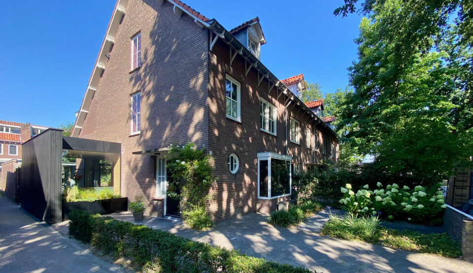 Uitbreiding aan de zijgevel van het Woonhuis